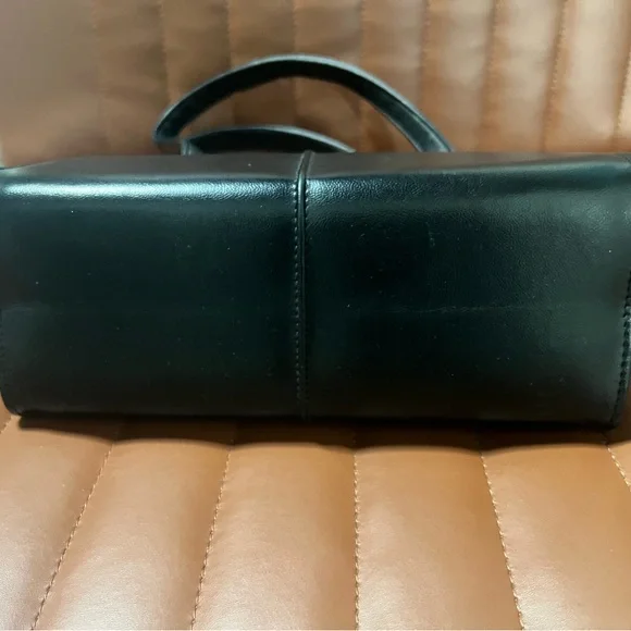 Vintage Black Leather Handbag - Picture 6 of 9